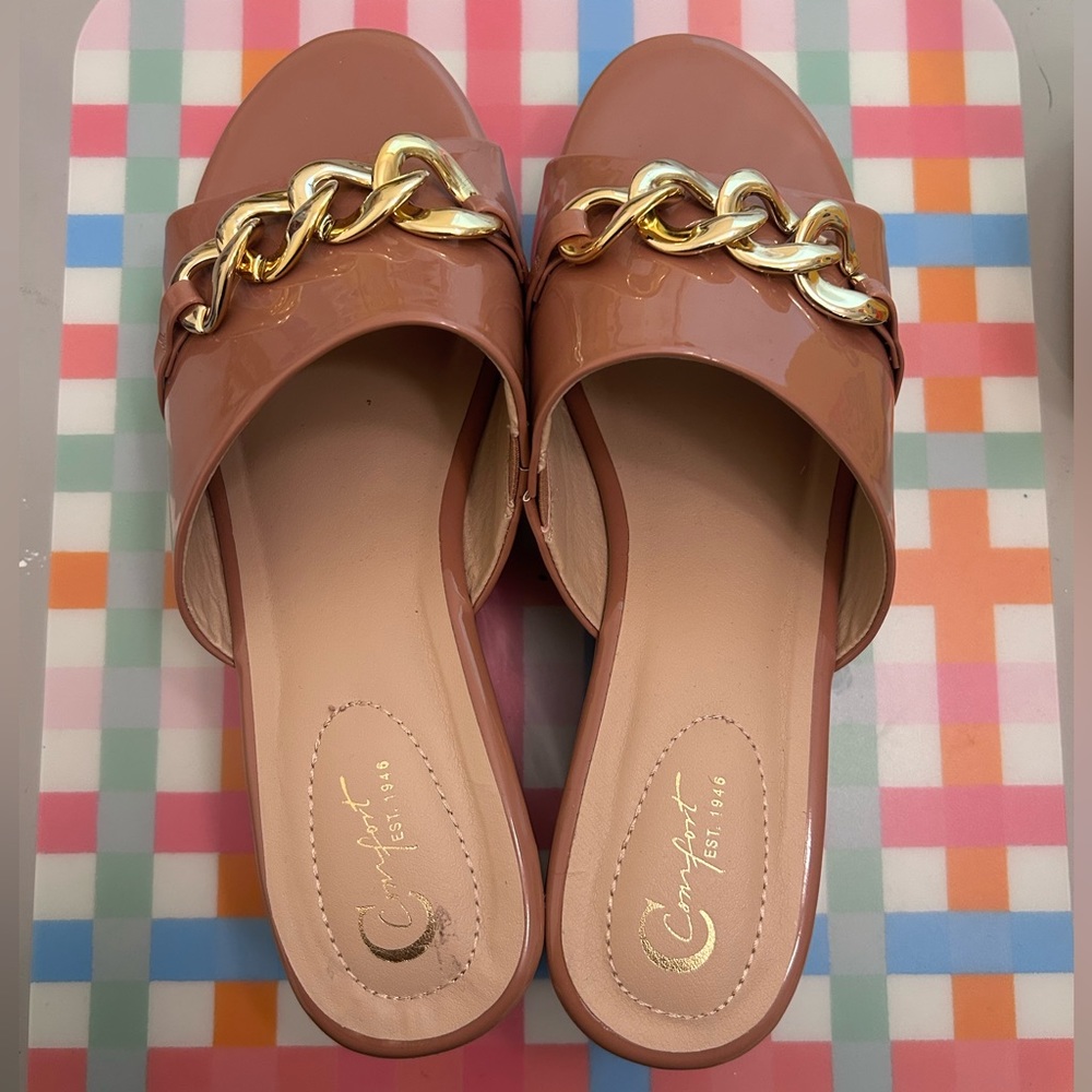 Women’s Size 9 Cato Comfort Est 1946 Camel & Chunky Gold Link Wedge Shoes